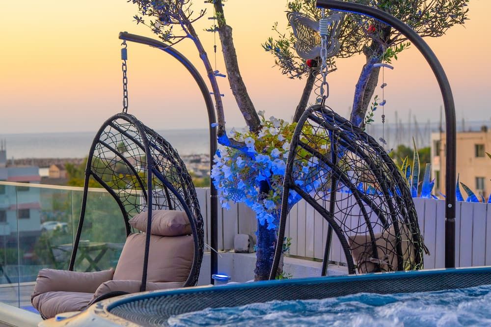 Mesogios House Suites - Larnaca
