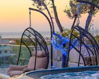 Mesogios House Suites - Larnaca