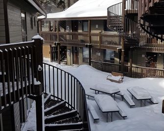 Banff International Hostel - Banff - Balcón