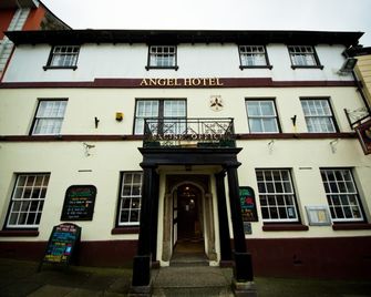 The Angel Hotel - Helston - Budova
