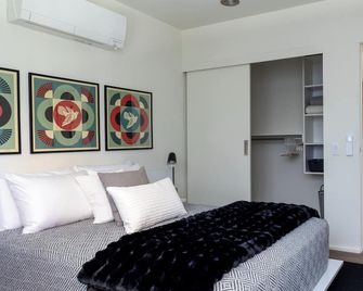 Modern Mountain Cottage, walking distance to charming town of Sisters, Oregon - Sisters - Ložnice