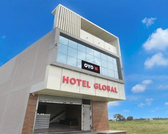 Spot On Hotel Global - Rūdarpur - Building