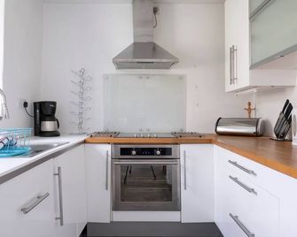 Kineilty (Kathy's) Cottage - Breathtaking Sea Views! - Liscannor - Phòng bếp