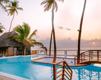 Tiki Beach Club & Resort - Bwejuu - Pool