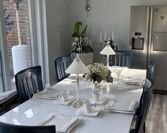 Weitblick-mit-Kind-und-Hund - Zetel - Comedor