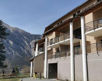 Studio confortable à Jausiers avec terrasse et accès piscine, idéal pour 4 personnes - FR-1-165B-56 - Jausiers - Будівля