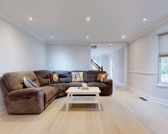 5 Br Lakeview Detach House With Private Dock,30 Min. From Toronto - Georgina - Living room