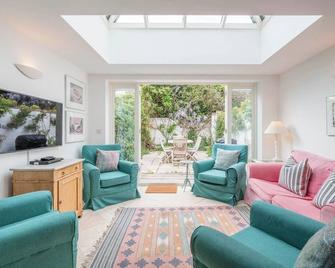 207 High Street - Aldeburgh - Living room