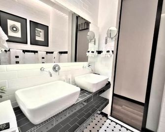 M Boutique Station 18 - Ipoh - Bad