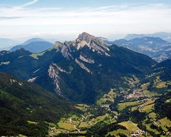Hotel Mille Pas - Voiron - Außenansicht