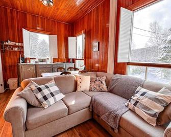 Chalet Boréal, Spa, Lac & Ski - Saint-Donat-de-Montcalm - Living room
