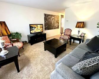 Cozy Downtown Destination - Raleigh - Salon