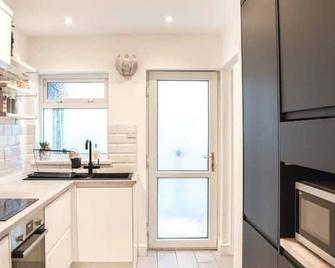 Afan forest-Cregan Cottage-Pet friendly - Cymmer - Kitchen