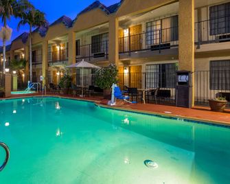 Best Western Palm Garden Inn - Westminster - Piscina