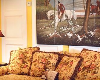 Black Horse Inn - Warrenton - Bedroom