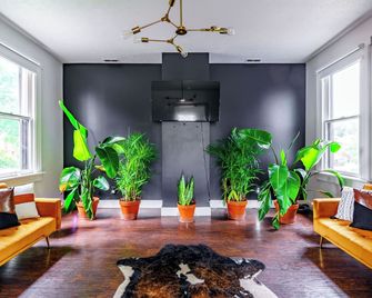 Jungle House Chillicothe - Luxury Downtown Homes Free Parking - Chillicothe - Lobby