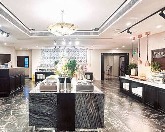 Metropark Hotel Macau - Macao - Receptionist