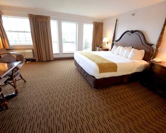Crown Choice Inn & Suites Lakeview & Waterpark - Mackinaw City - Makuuhuone