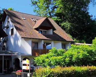 Single room with WC and shower / bath - Guesthouse Tagescafe Eckenfels - Ohlsbach - Building
