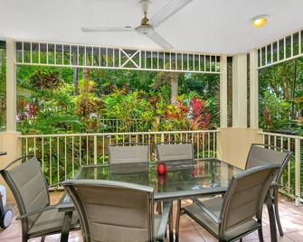 Arlington Apartments - Clifton Beach - Balcony