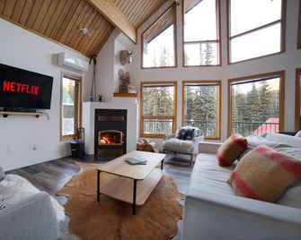 Post & Beam Chalet at Apex Mountain/Hot Tub sleeps 10 - Keremeos - Sala de estar