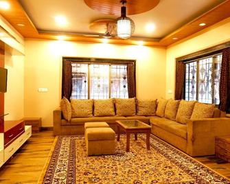 Bagicha Villa and Cottage - Mahabaleshwar - Living room
