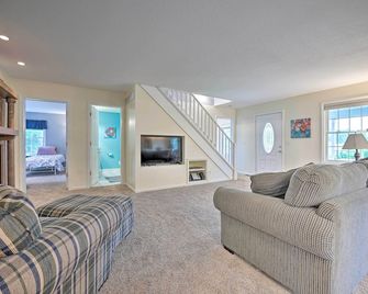 Beautiful Irish Hills Farmhouse with Fire Pit! - Tipton - Sala de estar