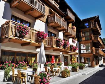 Hotel Helvetia - Livigno - Building