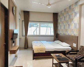 Hotel Shreyas - Pune - Bedroom