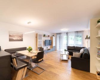 Ferienwohnung Butterblume, Feldberg - Haus Wiesenquelle - Feldberg - Huiskamer