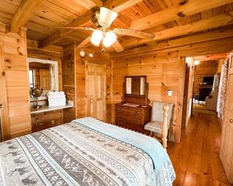 Log Cabin Retreat In the Blue Ridge Mountains. - Hillsville - Habitación