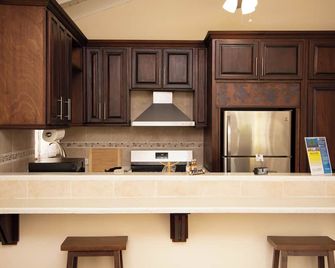 Tropical Paradise Found: Discover St. Croix's Serene Mid-Island Retreat - Kingshill - Kitchen