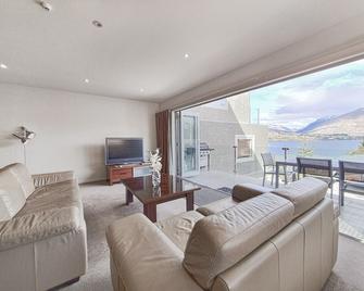 Lakefront Living - 4 Bedrm Apartmt Alpine Village - Квінстаун