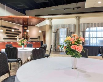 Baymont by Wyndham Festus - Festus - Ресторан