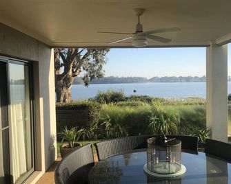 Lakeside House on Nagambie Lakes - Nagambie - Balcony