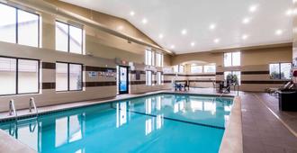 Comfort Inn & Suites University South - Ann Arbor - Pool