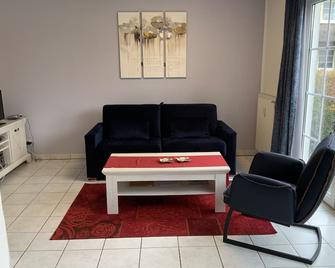 Holiday apartments in the middle of the biosphere reserve - Middelhagen - Wohnzimmer