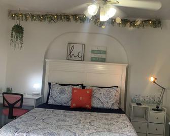 Mini Studio: 10 min/Siesta Key/Private entrance/ - South Gate Ridge - Bedroom