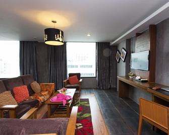B2 Bangkok Srinakharin Boutique & Budget Hotel - Bangkok - Sala de estar