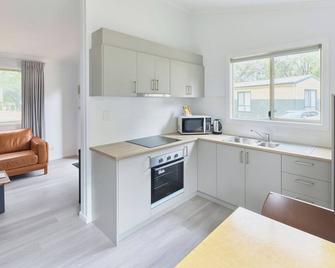 Rac Busselton Holiday Park - Busselton - Kitchen