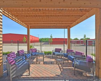 هوليداي إن إكسبرس آند سويتس أوكلاهوما سيتي ميد - أربت أري ا باي آيتش جي - أوكلاهوما سيتى - شرفة