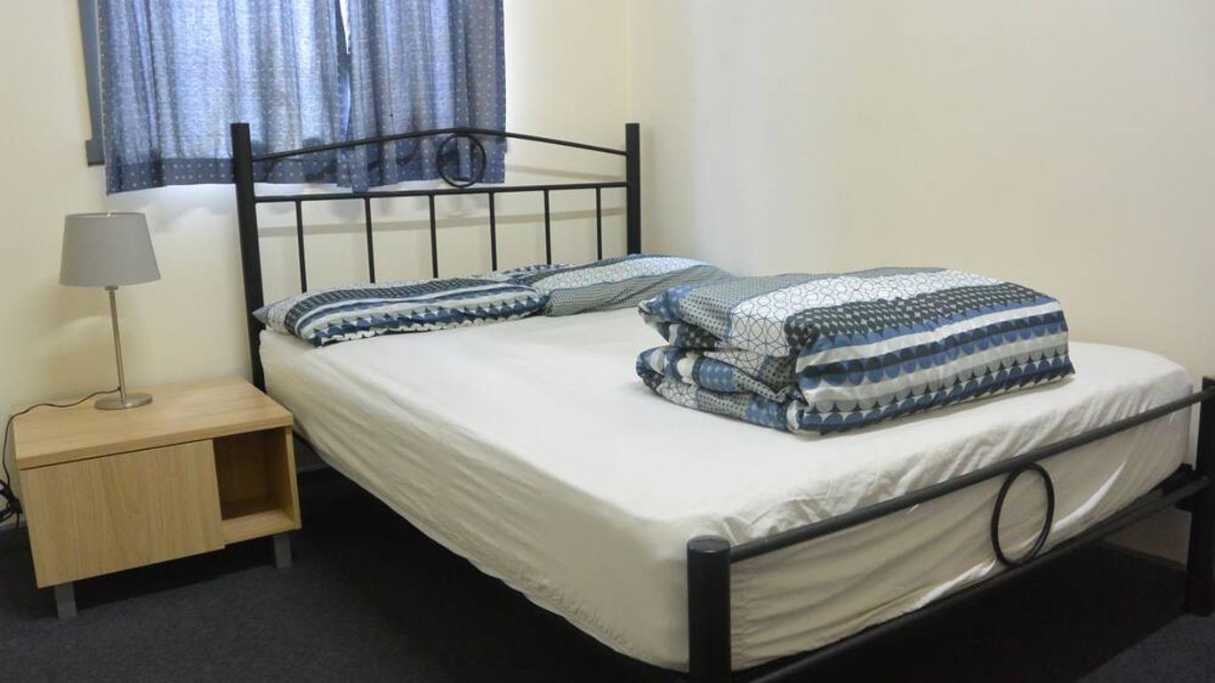 إليزابيث هوستل