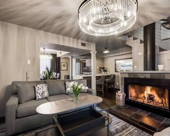 Spacious and bright 2-bed loft w/ Resort Pool - Dallas - Living room