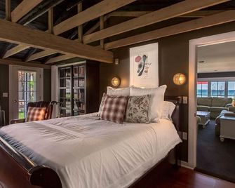 Quiet, Private, Waterfront - Luxury on 125 Ft. of Suttons Bay - Suttons Bay - Bedroom