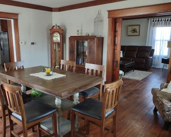 5 Star Style and Review, Historical Sears Catalog home with LOTS of room - Topeka - Sala pranzo