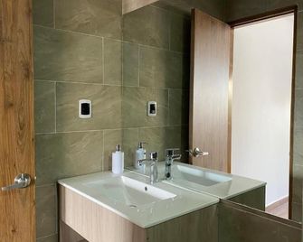 Hotel Gran Plaza San Agustin - San Agustín - Bathroom