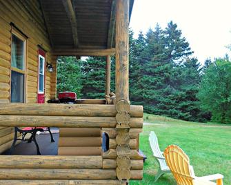 Cajun Cedar Log Cottages - Margaree Forks - Patio
