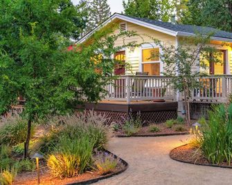 Aurora Park Cottages - Calistoga - Edificio
