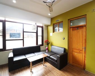 Hotel O Abc Residency - Srinagar - Lobby