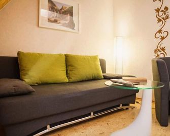 Apartments 'Vier Napoleonslinden' - Bad Sulza - Wohnzimmer